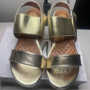 Elegant Gold Women's Sandals